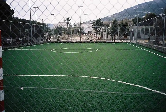 Ανακαίνιση αθλητικών χώρων στα σχολικά συγκροτήματα Πάρου
