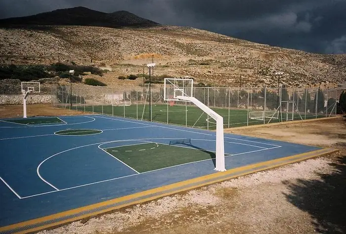 Κατασκευή και συμπλήρωση των αθλητικών εγκαταστάσεων στη Χώρα Αμοργού
