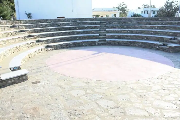 Αναβάθμιση αθλητικών εγκαταστάσεων δημοτικού γηπέδου Παροικιάς Πάρου
