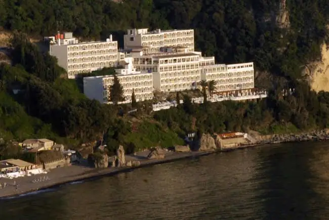 Ανακαίνιση ξενοδοχείου Aquis Agios Gordios στον Αγιο Γόρδιο Κέρκυρας