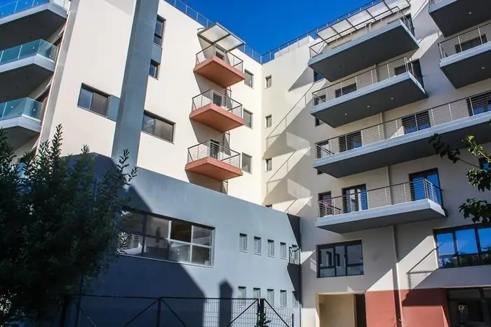 Κτίριο διαμερισμάτων, καταστημάτων και εκπαιδευτηρίων στους Αγίους Αναργύρους — 2