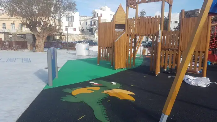 Εργασίες επισκευής, βελτίωσης και συμμόρφωσης σύμφωνα με τα πρότυπα του συστήματος πιστοποίησης παιδικής χαράς Λιμένα Τήνου — 2