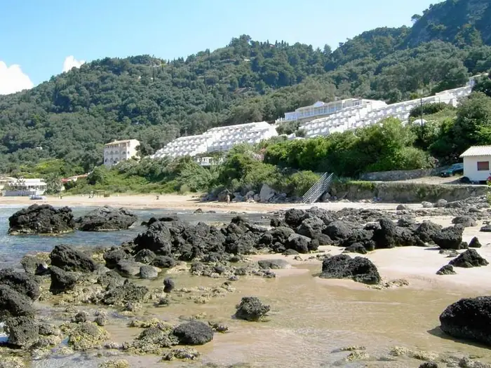 Ξενοδοχειακή μονάδα Pelekas Beach στον Πέλεκα Κέρκυρας