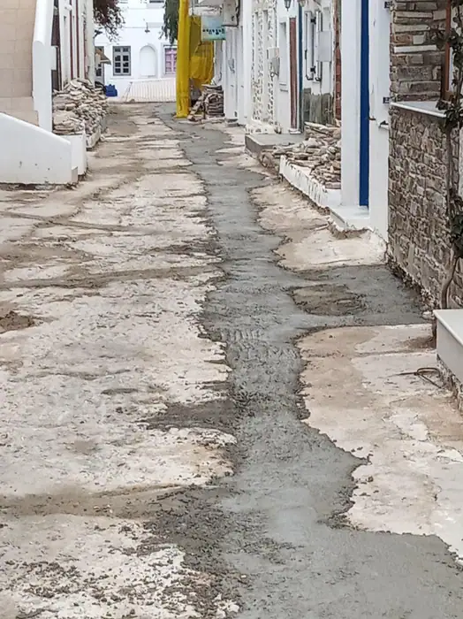 Πλακοστρώσεις και αποκαταστάσεις οδικού δικτύου οικισμού Αντιπάρου — 3