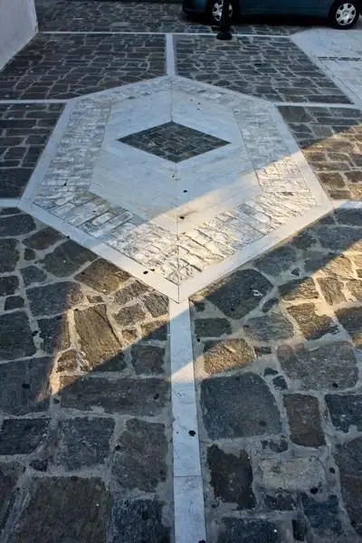 Πλατεία και πεζόδρομοι Νάουσας Πάρου — 2