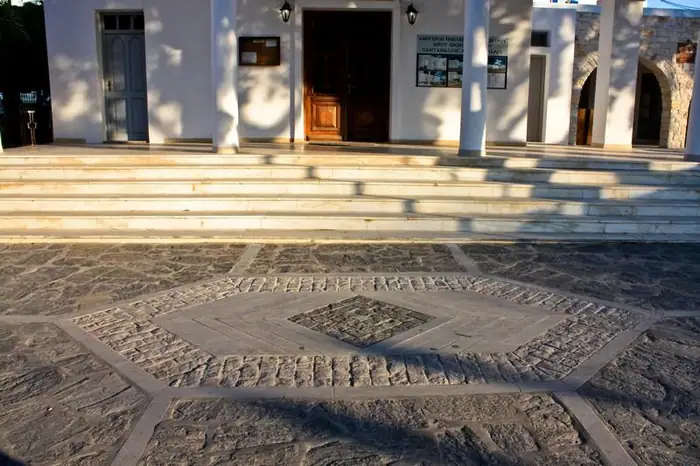 Πλατεία και πεζόδρομοι Νάουσας Πάρου — 11