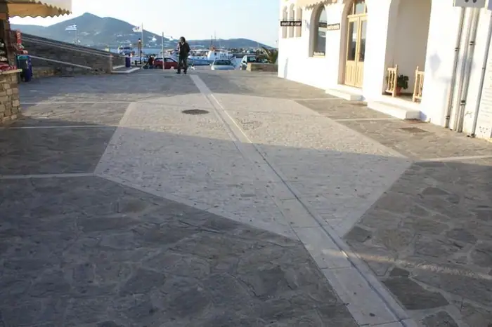 Πλατεία και πεζόδρομοι Νάουσας Πάρου — 16